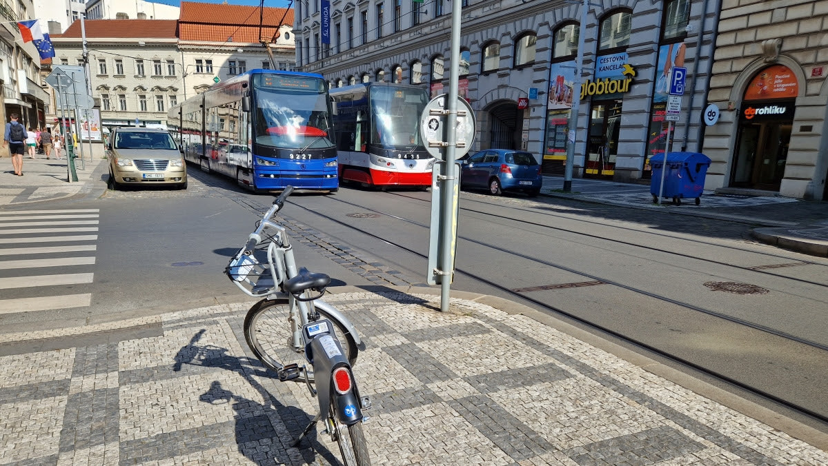 Silniční zákon prošel Poslaneckou sněmovnou. Novinky se týkají i městské mobility