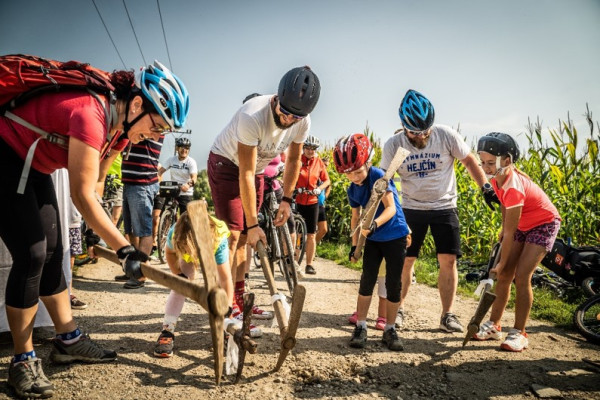 Dnes je Mezinárodní den seniorů a světový den cyklistiky