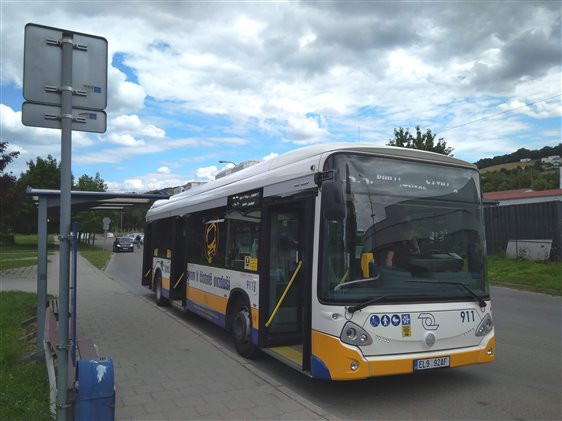 V ulicích Zlína a Otrokovic jezdí první elektrobus