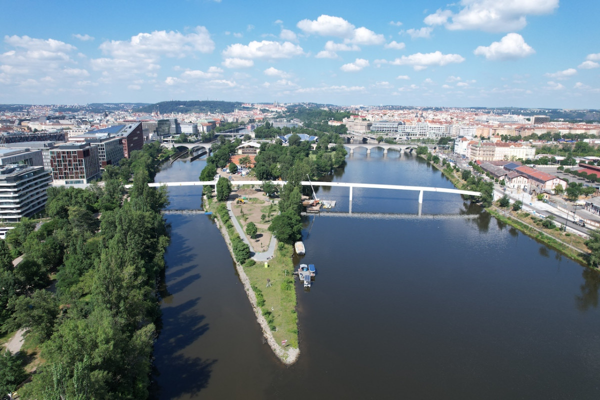 Nová Štvanická lávka propojuje Karlín a Holešovice