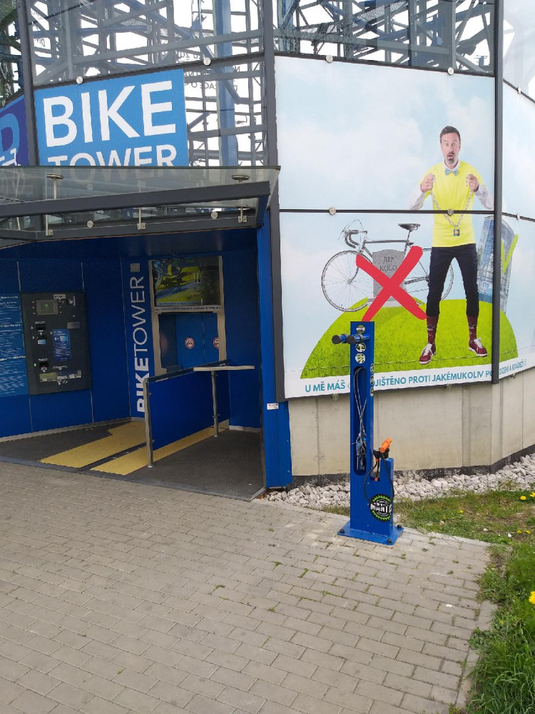 Třinec - servisní stojany pro cyklisty