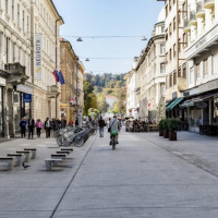 Jak se vypořádat s koly v centru města nebo veřejným prostorem? Praha se může inspirovat v Lublani