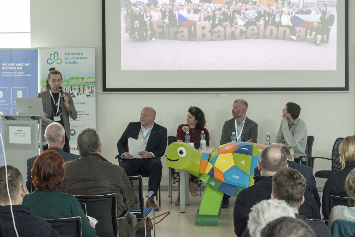 Ohlédnutí za konferencí Smart Cities se zaměřením na plány udržitelné mobility pro funkční městskou oblast.